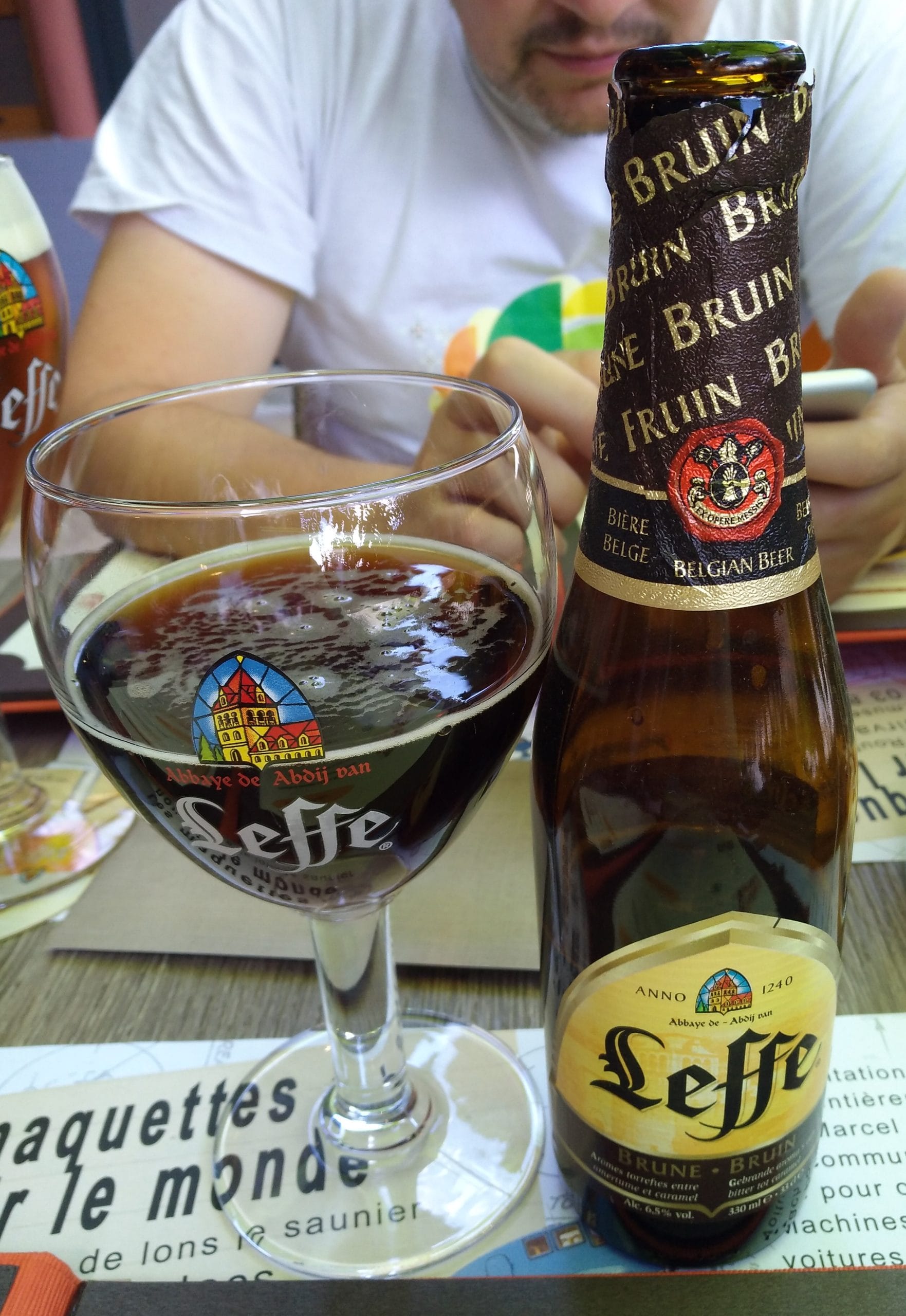 Photo de Leffe Brune, Dubbel Belgique 6.5% — brassée par AB InBev (recette abbaye de Leffe)